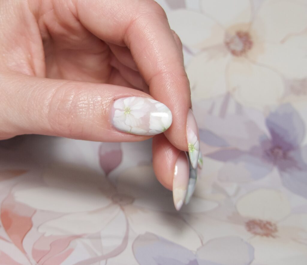 almond nails with white flower nail art